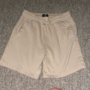 Men’s Size M H&M shorts.